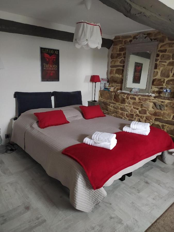 Chambres D'Hotes La Clef Des Champs Montpinchon Exterior foto