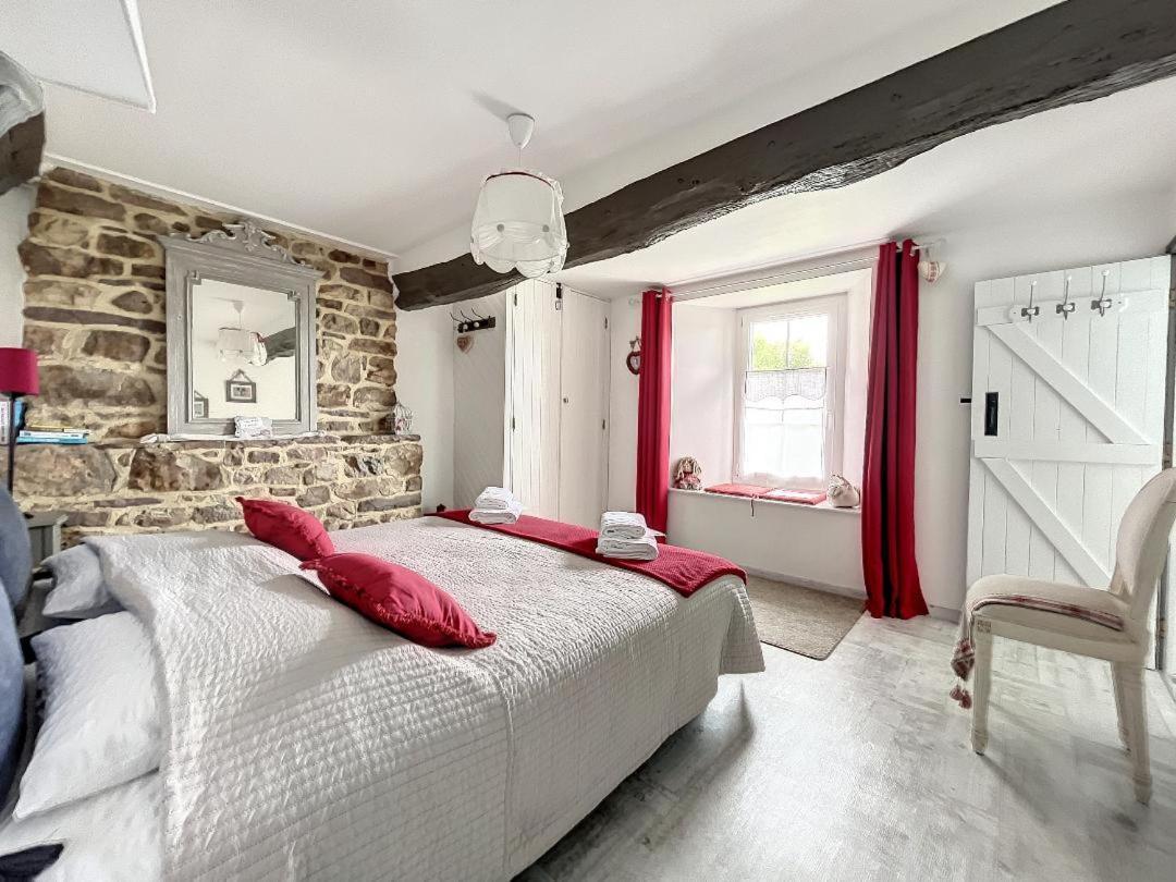 Chambres D'Hotes La Clef Des Champs Montpinchon Exterior foto
